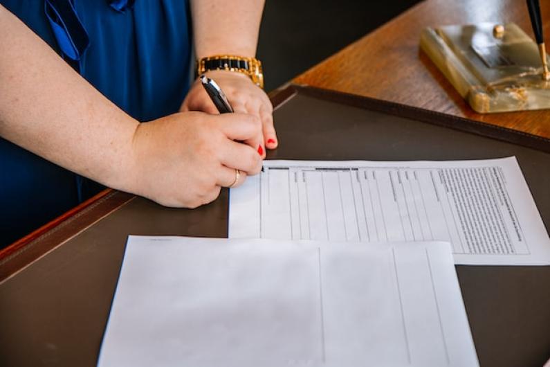 Wie kann man einen Vertrag zuverlässig übersetzen lassen? Unsere Tipps Vertrag zuverlässig übersetzen lassen: Unsere Tipps